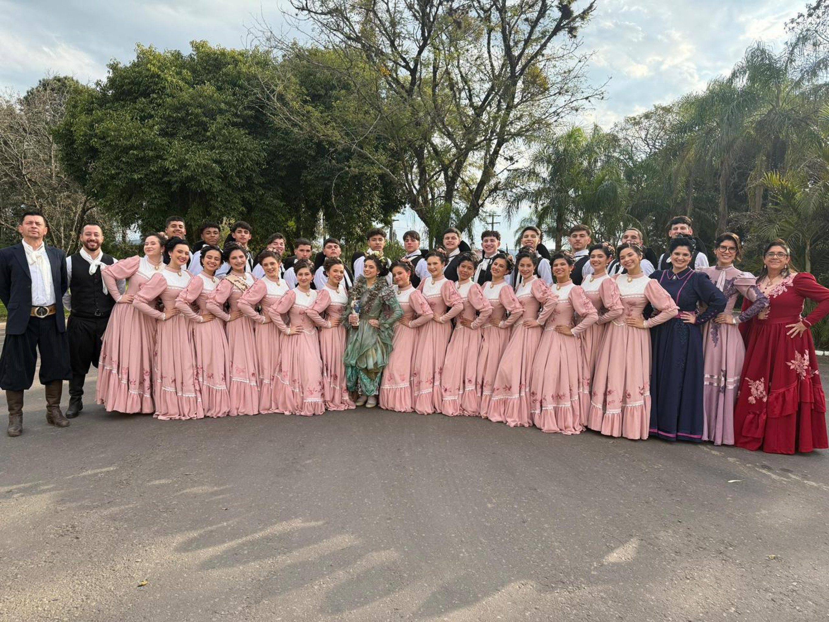 Dois grupos de dança da região se destacam no 21º Juvenart