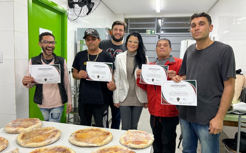 Centro Medianeira recebe oficina de pizza para acolhidos da República São Leopoldo