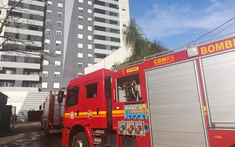 Houve mobilização dos bombeiros, na tarde desta quarta-feira (6), no Centro de Canoas | abc+