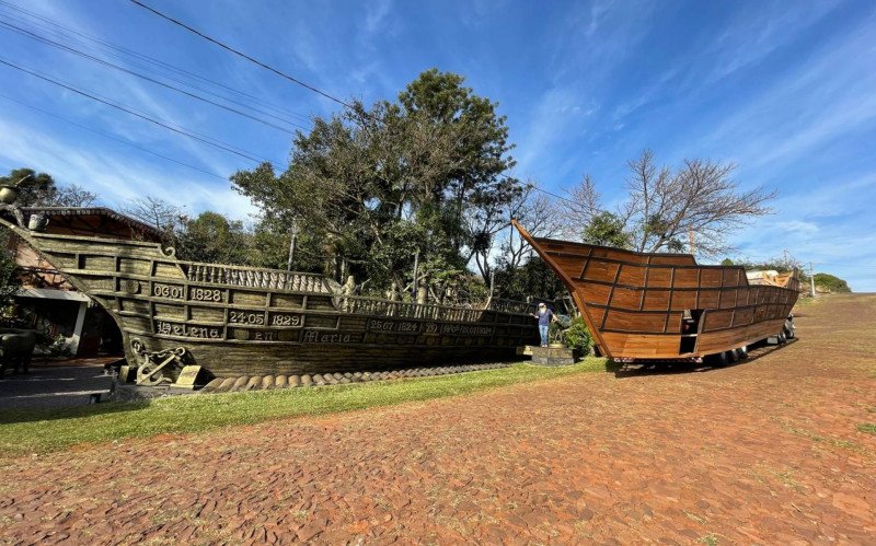 Rückert criou duas obras no jardim temático, uma em concreto e outra com madeira | abc+