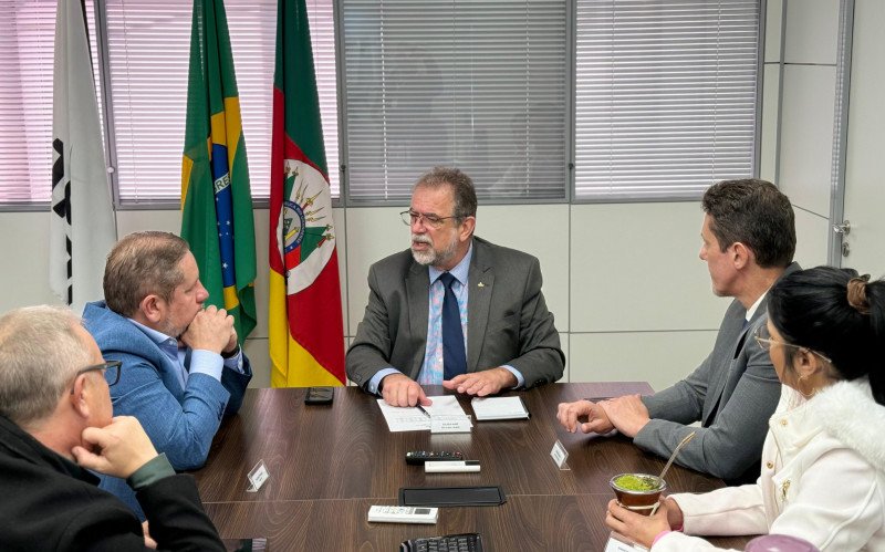 CEO da Taurus, Salesio Nuhs, recebeu o prefeito de São Leopoldo, Heliomar Franco, a primeira-dama, Simone Dutra, e o deputado estadual delegado Zucco