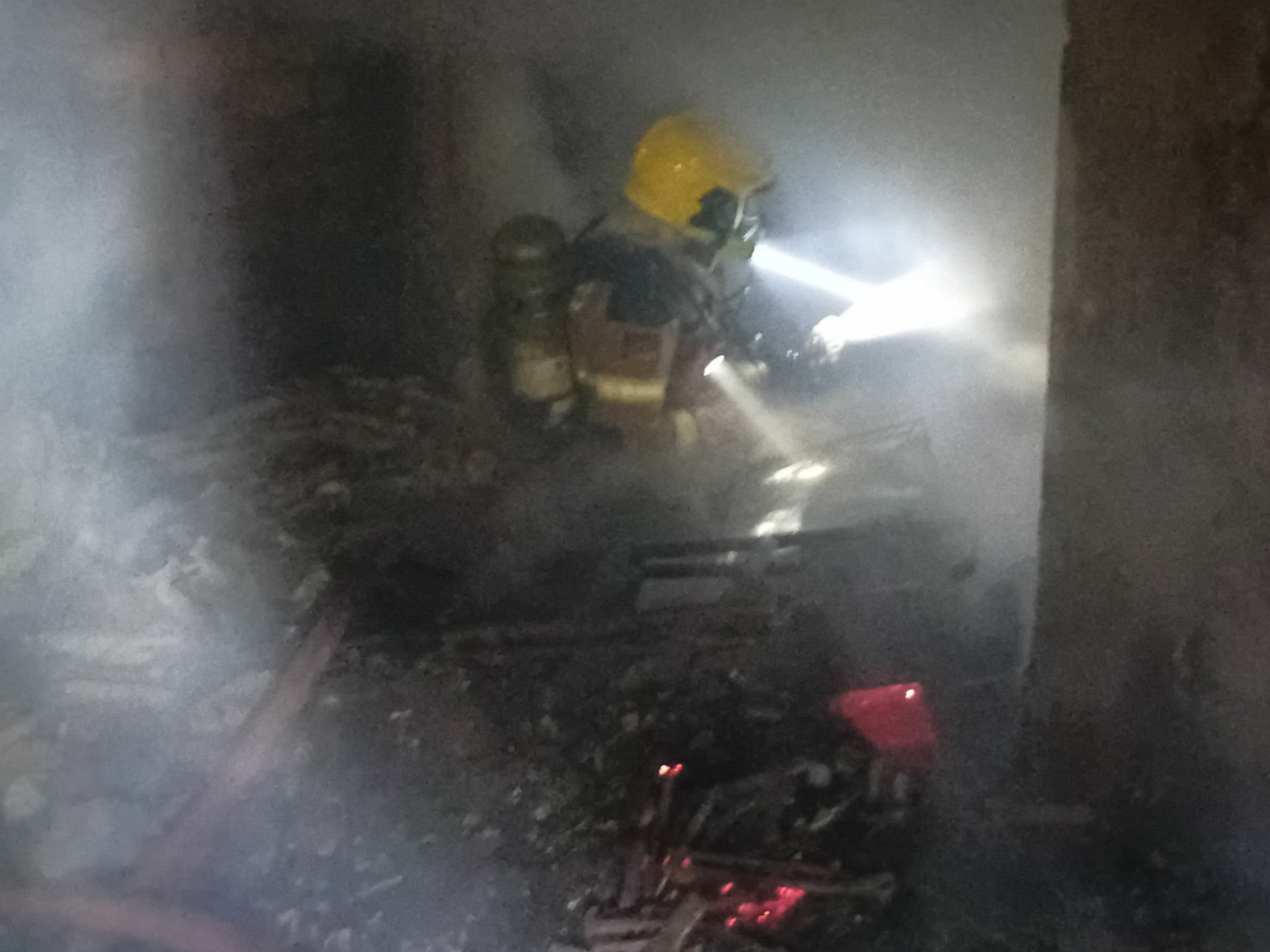 Incêndio destrói empresa de paletes no Vale do Sinos