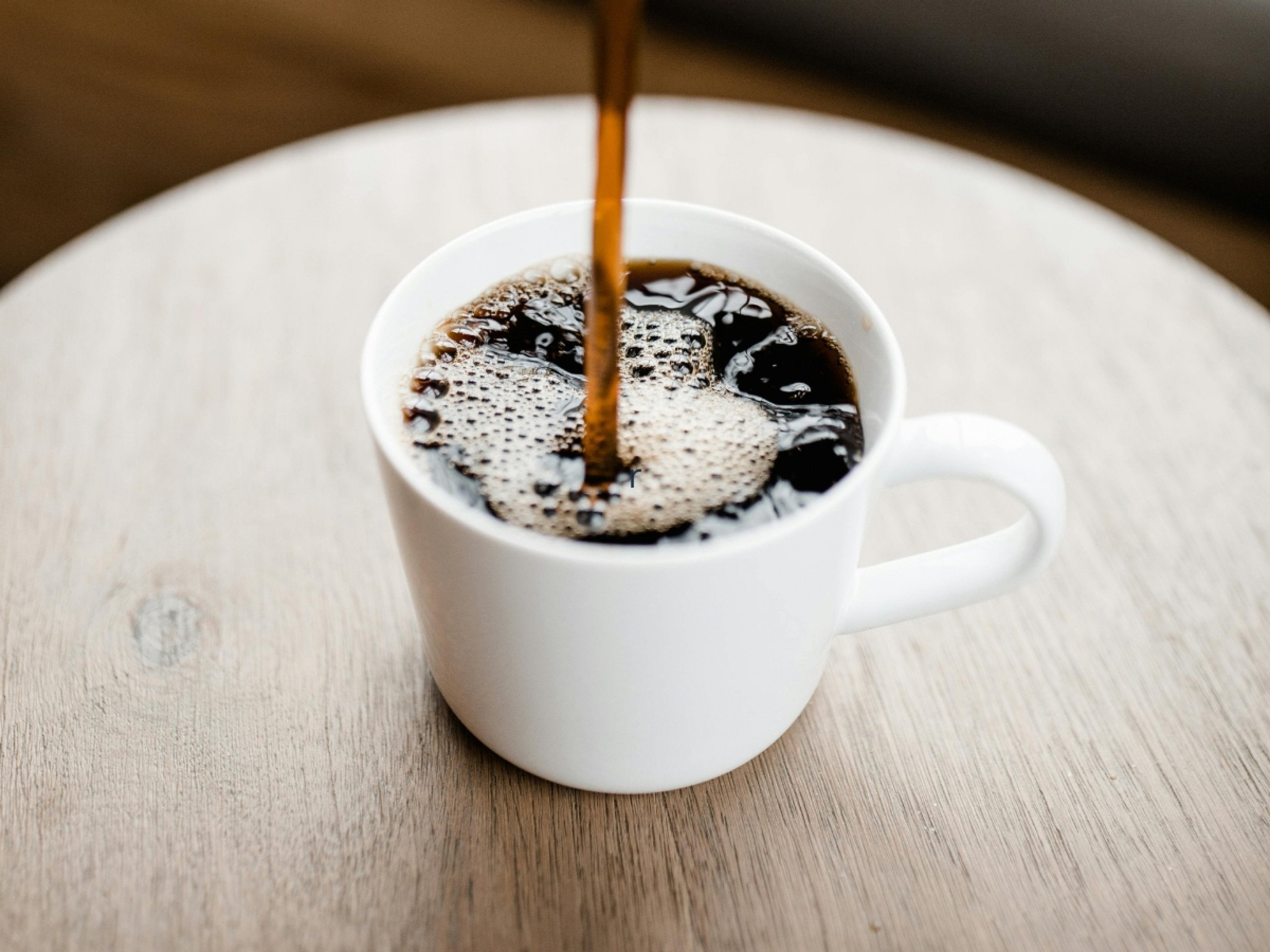 Tomar café neste horário protege mais o coração do que não incluir a bebida na rotina, diz ciência