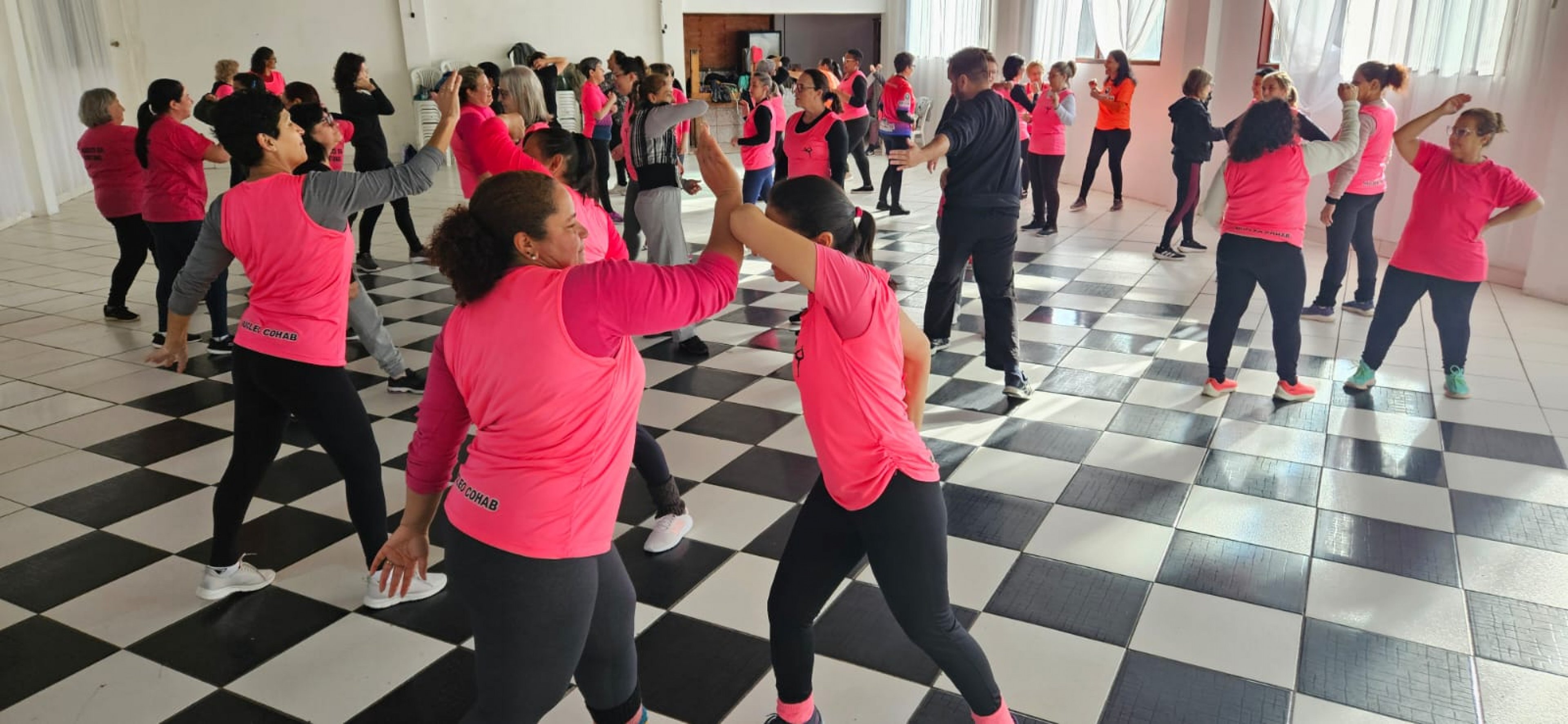 Aula gratuita de defesa pessoal mobiliza mulheres no Vale do Sinos