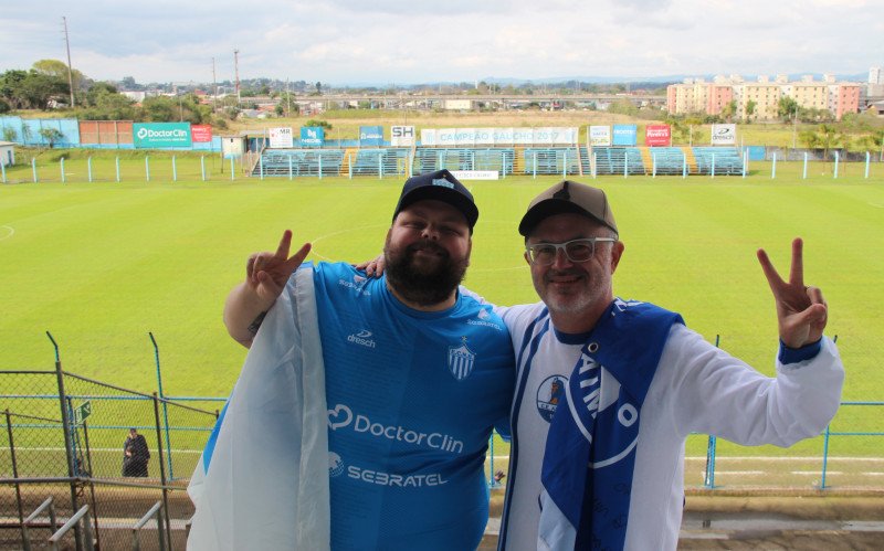 Thomas Campagnoni e Salomão Furer Jr, torcedores de Novo Hamburgo e Aimoré
