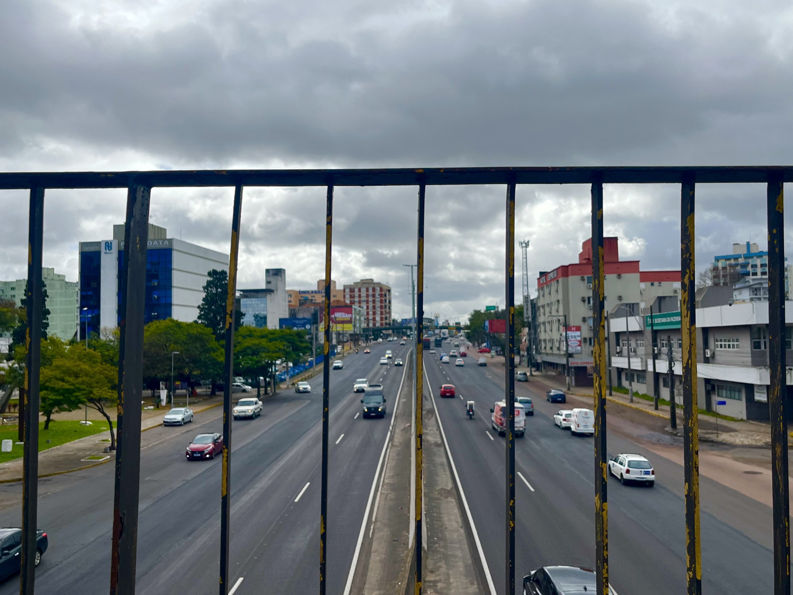 Rio atmosférico se intensifica e chuva e pode chegar a 100 milímetros em até três horas no RS