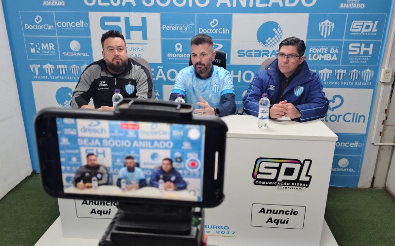 Coletiva na manhã desta sexta-feira no Estádio do Vale | abc+