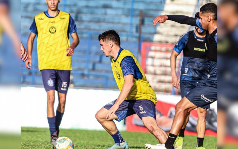 Equipe sub-20 e profissional se enfrentaram em jogo-treino no Cristo Rei | abc+