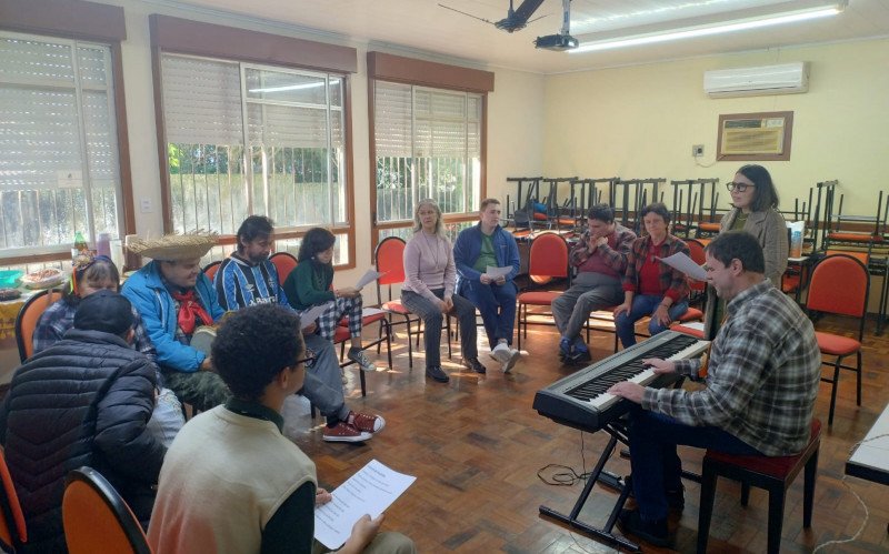 Ensaio do Coral Musicoterapêutico do Espelho | abc+