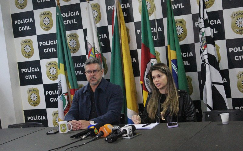 A delegada Marcela Smolenaars (à direita) esclareceu lacunas no inquérito concluído pela Polícia Civil nesta sexta-feira (8) | abc+