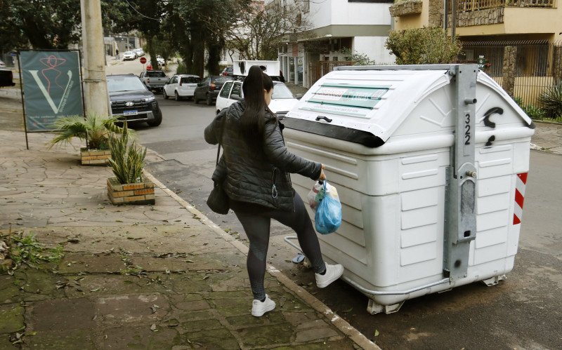 Contêineres substituem as lixeiras para o lixo orgânico | abc+