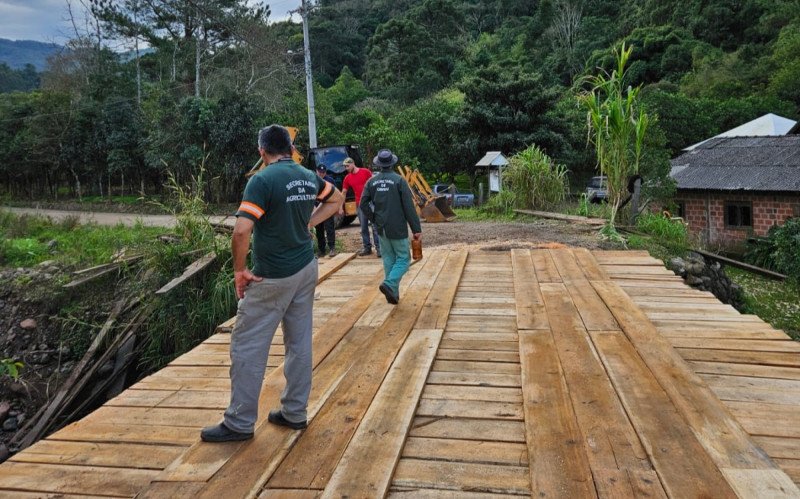 Secretaria de Agricultura e Subprefeitura da Várzea Grande revitalizam Ponte do Moreira