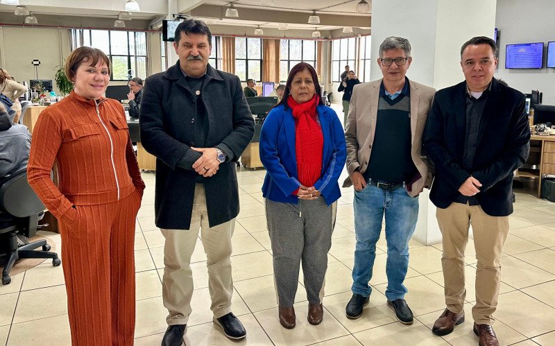Representantes de sindicatos do setor calçadista em vistia ao Grupo Sinos | abc+