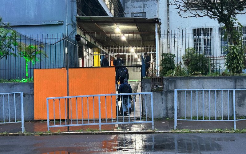 Manhã de sexta-feira é de baixa adesão de alunos nas escolas de Novo Hamburgo, refletindo clima de insegurança que tomou conta da comunidade escolar | abc+