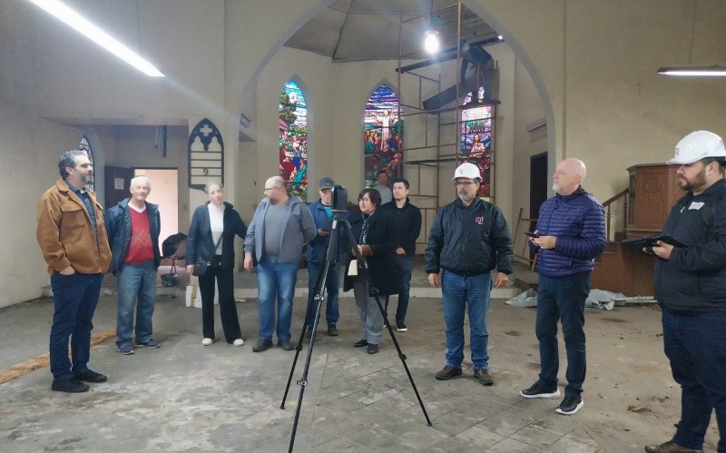 Representantes da  Comunidade Evangélica da Antiga Igreja e da Fundação Cultural acompanham início de etapa de projeto arquitetônico com o escaneamento do templo em 3D