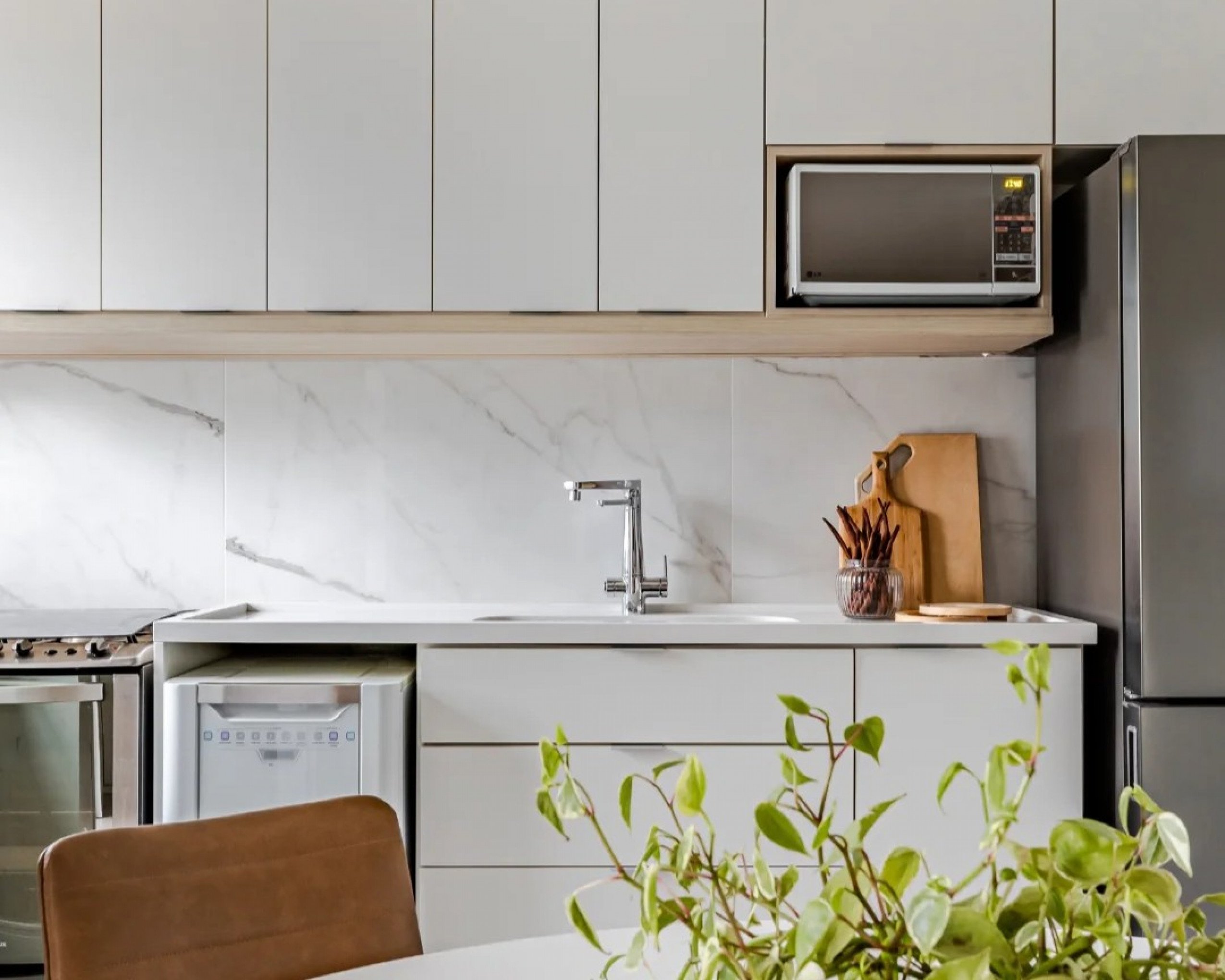 Como decorar uma cozinha branca? Esses são os principais pontos que você precisa saber