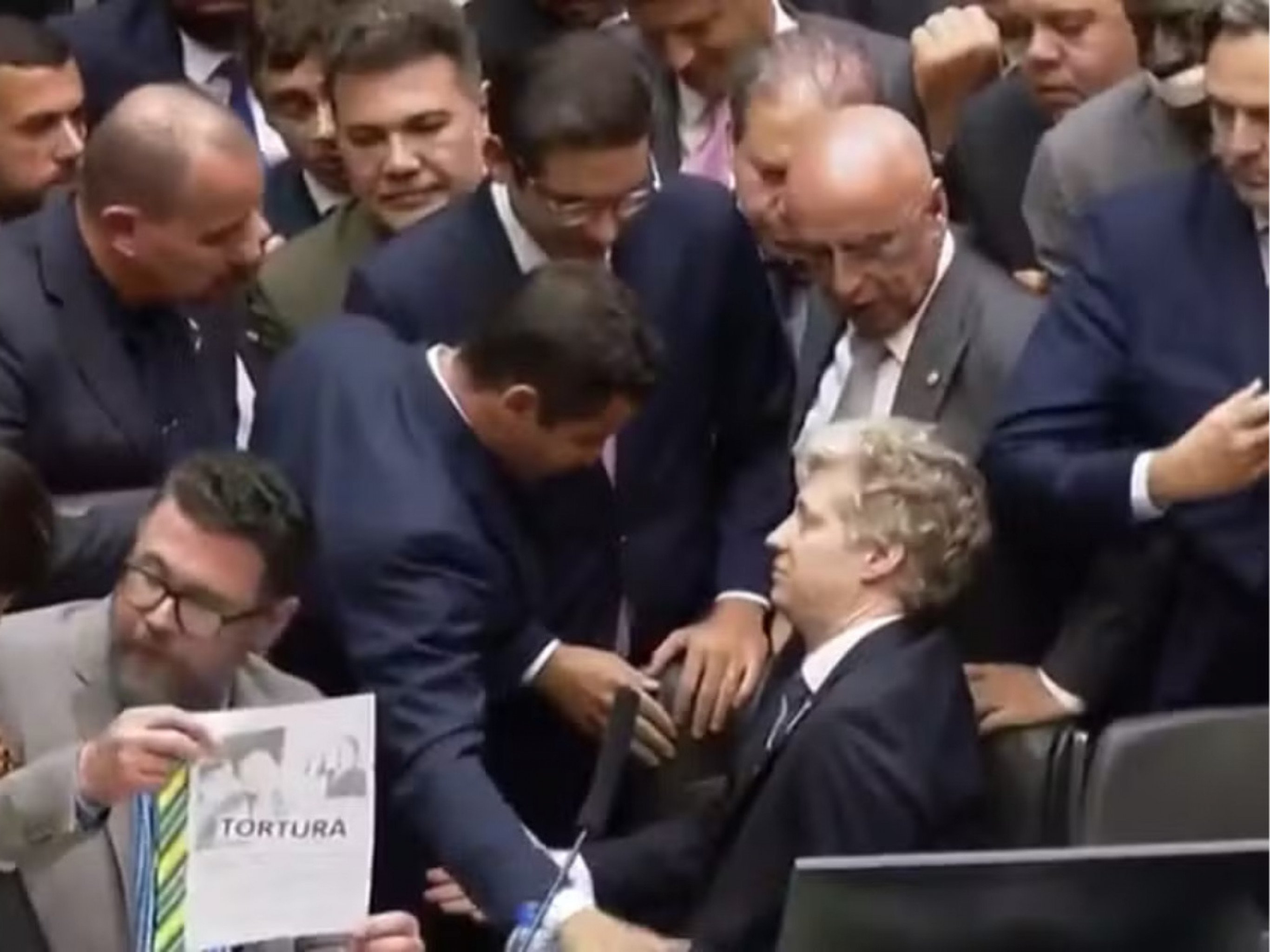 Câmara vota suspensão de mandato de Van Hattem, Pollon e Zé Trovão por motim em reação à prisão de Bolsonaro