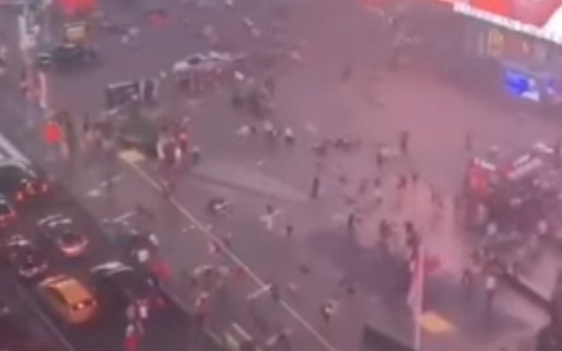 Três pessoas ficam feridas em tiroteio na Times Square, nos Estados Unidos | abc+