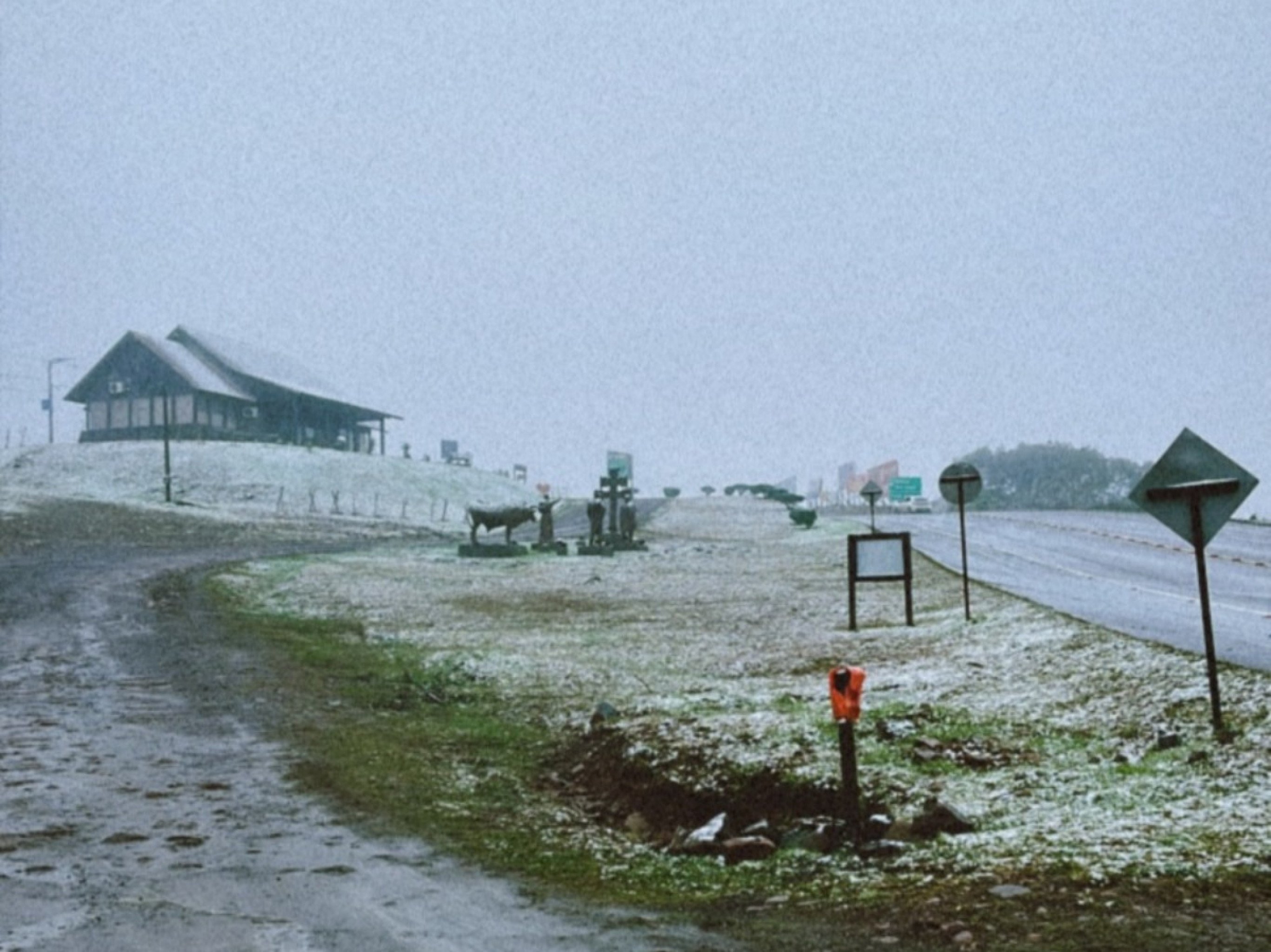 VÍDEO: Neve é registrada neste sábado (9) na Serra do Rio Grande do Sul e de Santa Catarina