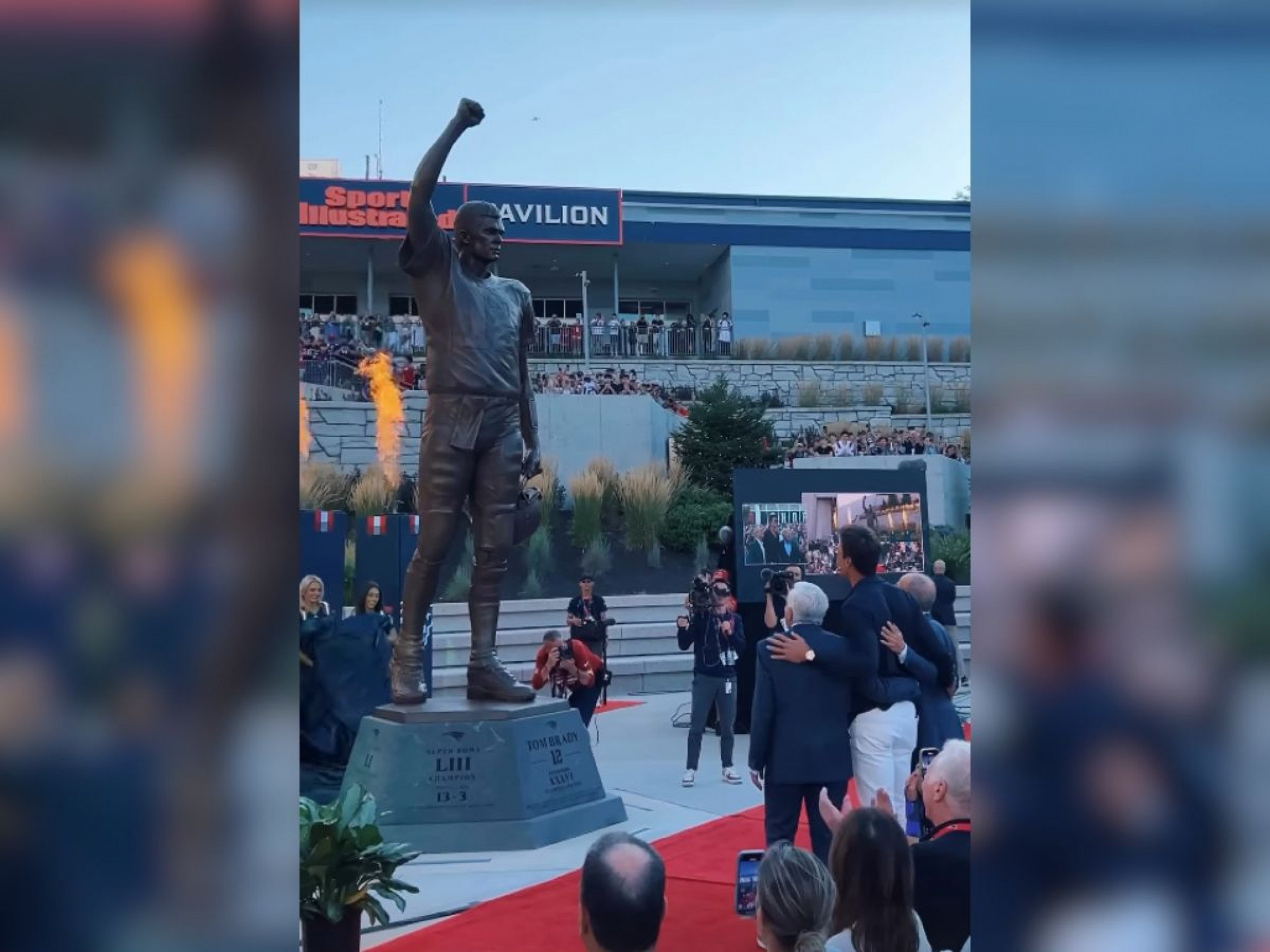 Tom Brady é homenageado pelos Patriots com estátua e provoca rivais: "Vão jogar cerveja"
