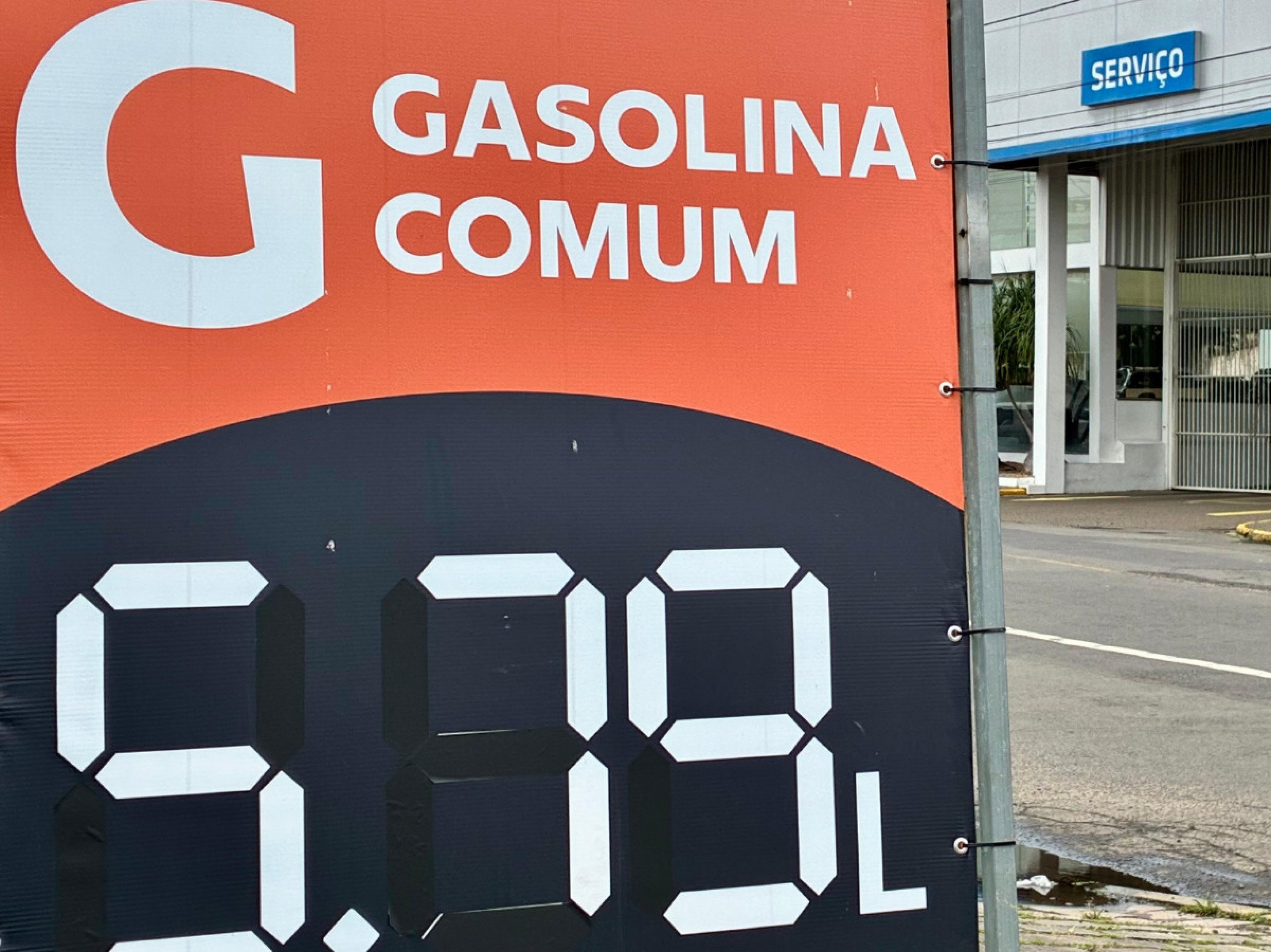 Surpresa! Preço da gasolina reduz quase 55 centavos em postos de Novo Hamburgo