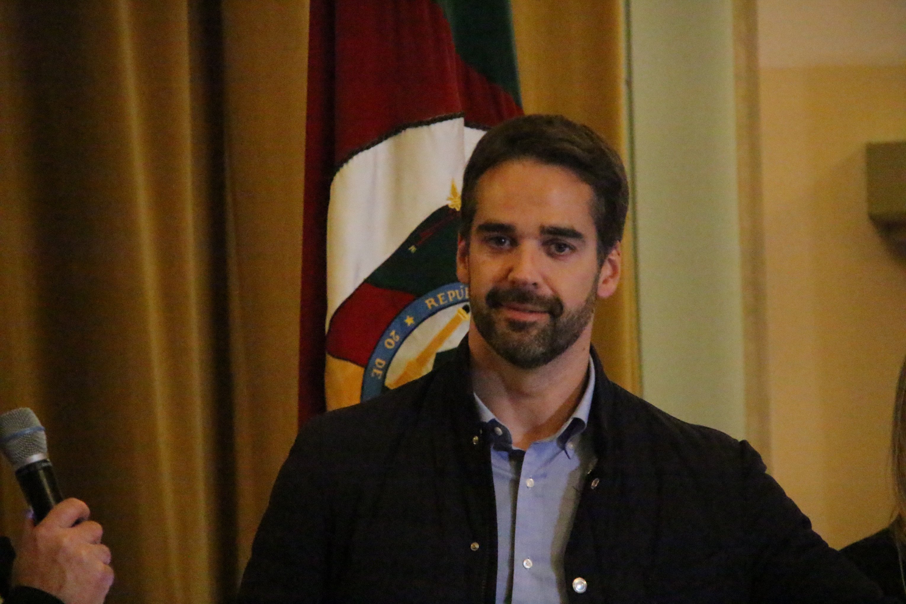 "Traz renovação de compromisso": Leite celebra 62% de aprovação do governo em pesquisa