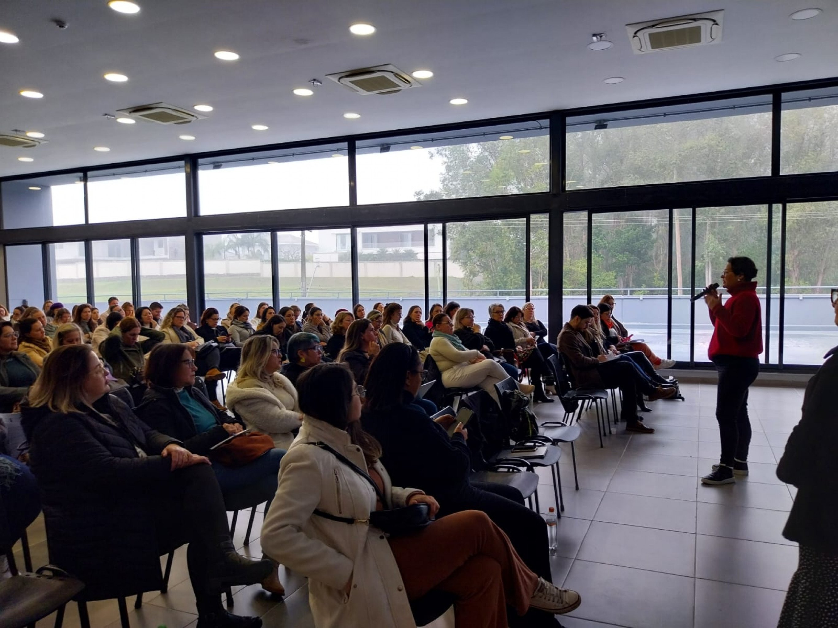 "Precisamos estar seguros emocionalmente": Diretores recebem cartilha para apoiar comunidade escolar após ameaça de ataque