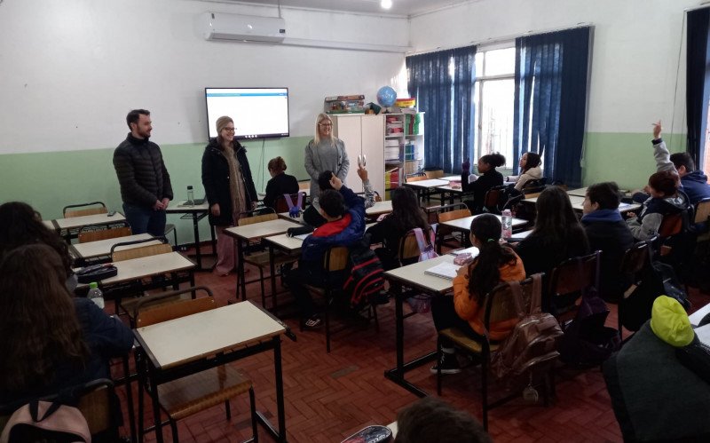Aulas são retomadas com reforço na segurança após ameaça de ataque em escolas de Novo Hamburgo | abc+