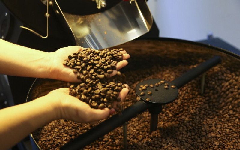 Preço do café cai pela primeira vez depois de 18 meses, diz IBGE | abc+