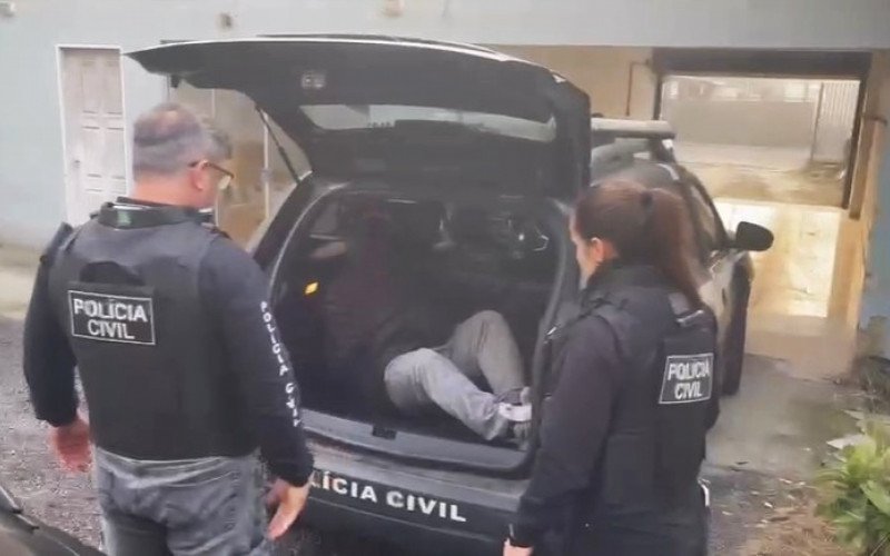 Suspeito levado à cadeia nesta terça-feira (12) mentia ser advogado e usava registro de um bacharel em Direito de Novo Hamburgo | abc+