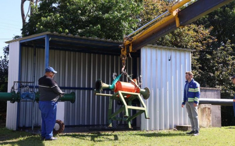 Semae realiza obra para melhorar pressão e vazão de água no bairro Cohab Feitoria 