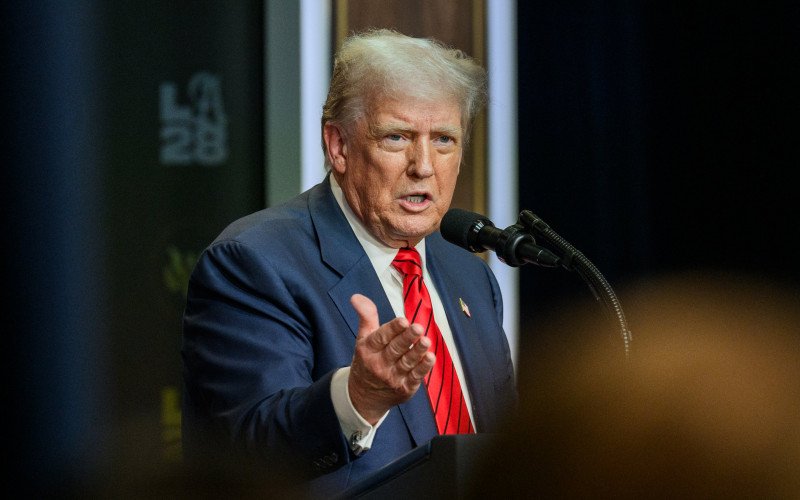 Trump diz que tarifa global de 10% entra em vigor em 3 dias e deve valer por 5 meses | abc+