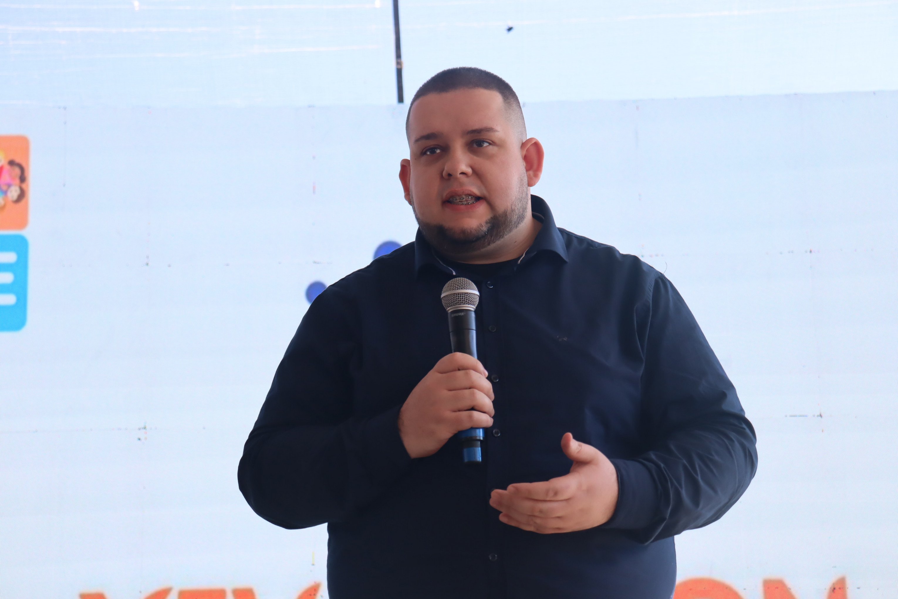O secretário da Educação de Sapucaia do Sul, Juliano Carvalho Rodrigues, abriu a 14ª Feicon em Sapucaia do Sul