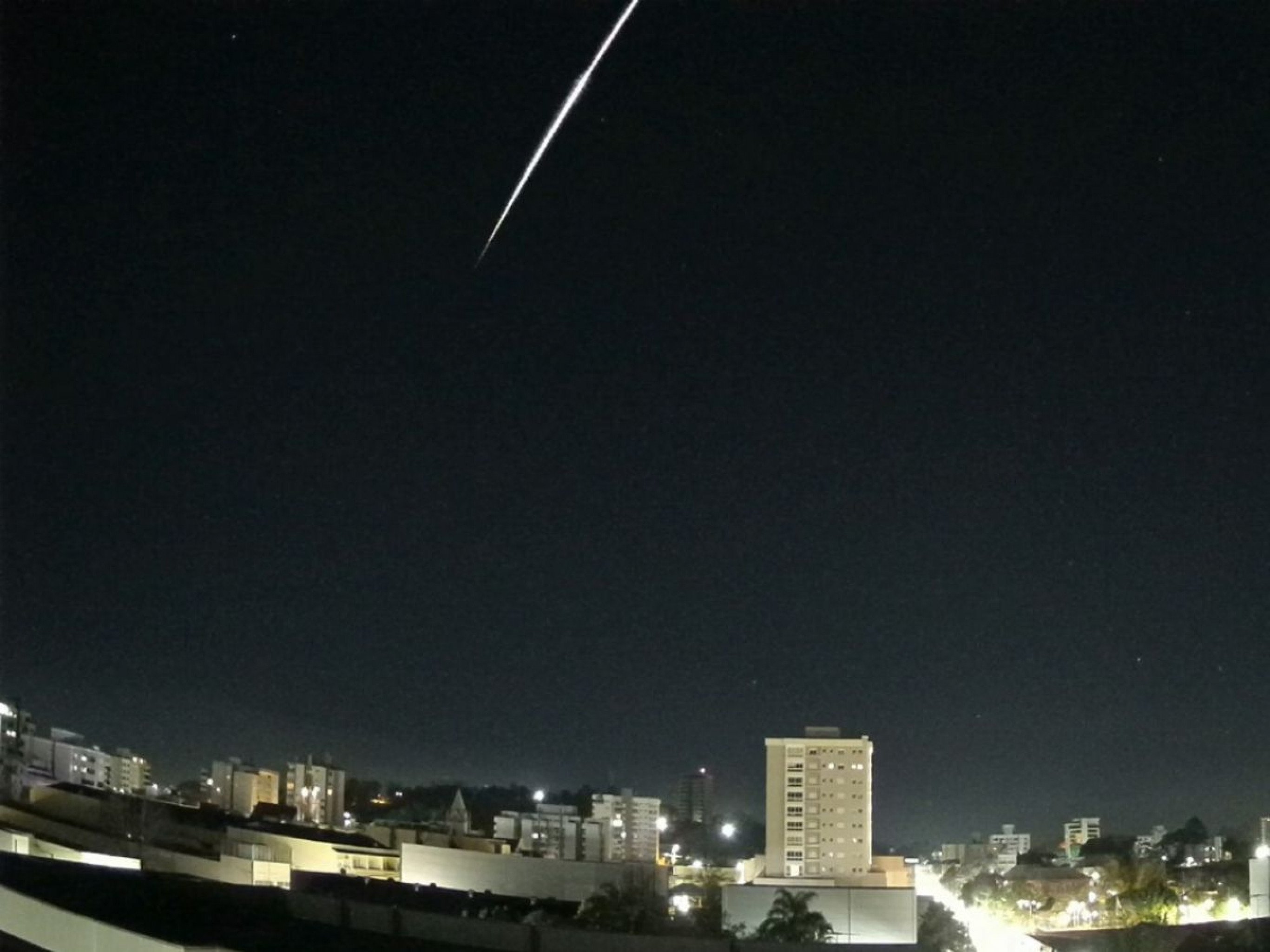 Veja registro durante o pico da chuva de meteoros Perseidas no RS