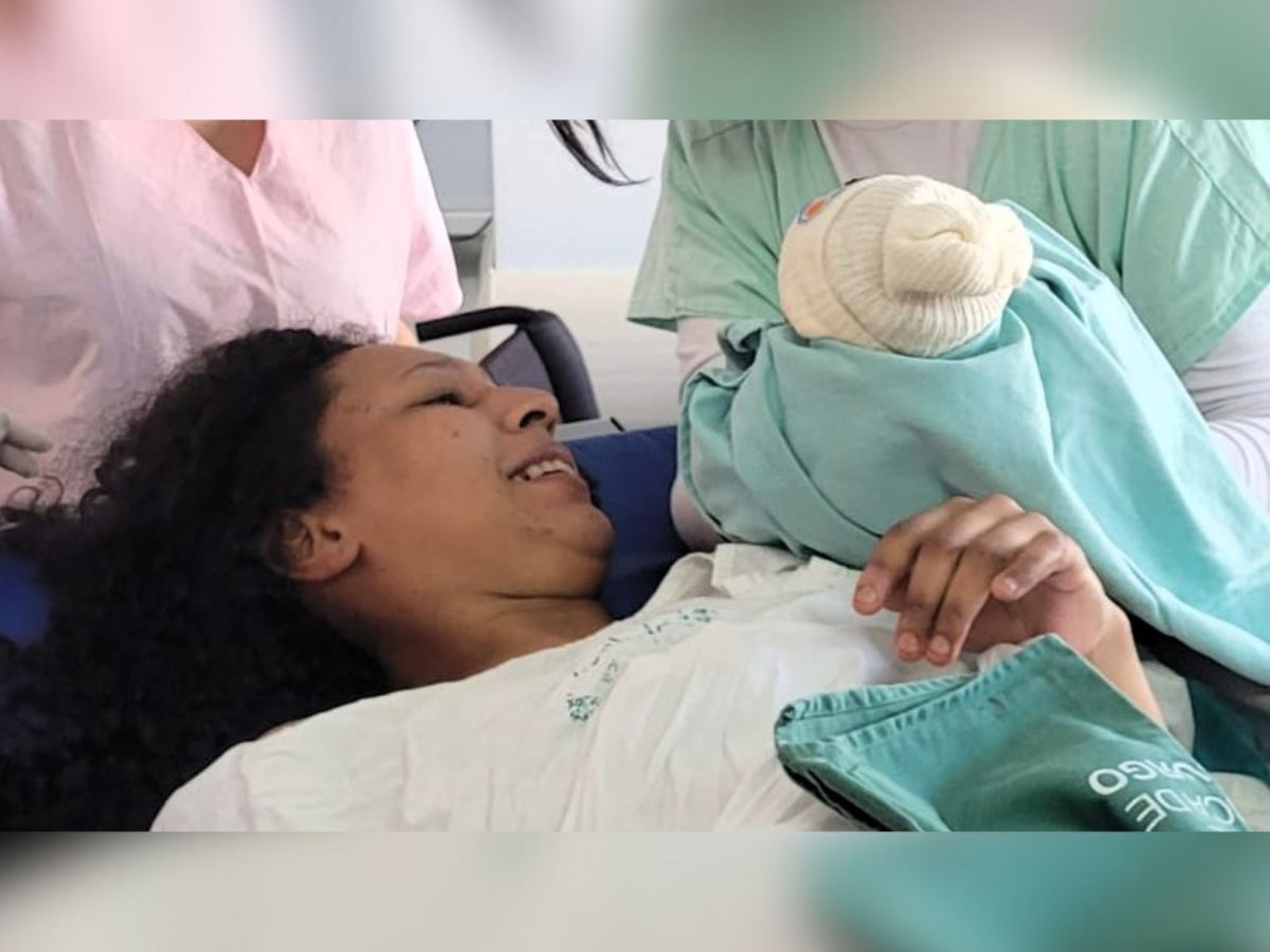 VÍDEO: Bebê que nasceu em parada de ônibus em frente ao hospital teve parada cardíaca e órgãos funcionando com dificuldade