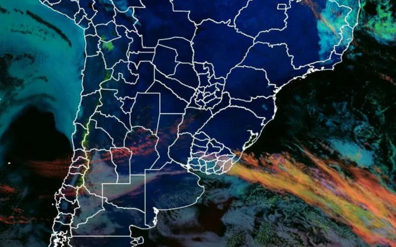 Frente fria que antecede a chegada da massa de ar frio vai ingressar nesta quinta-feira (14) no Sul do Brasil | abc+
