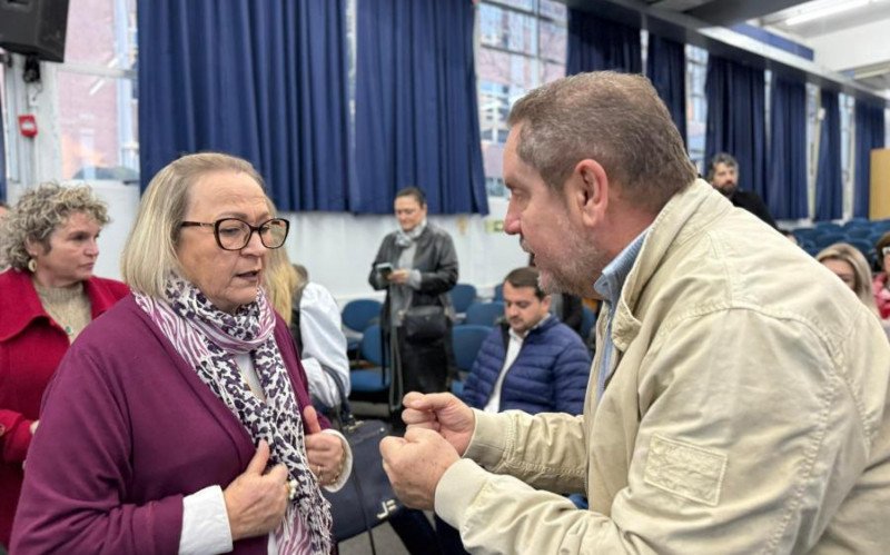 Prefeito Heliomar busca recursos para reforma do espaço no Hospital Centenário com a Secretária Estadual da Saúde Arita Bergmann em reunião da Amvag