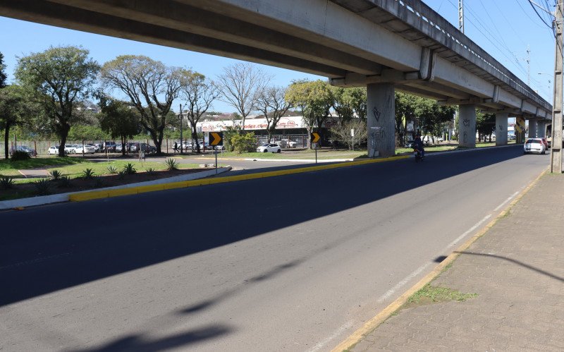 Acesso à esquerda na rótula entre as avenidas Nações Unidas e 1º de Março, no sentido centro-bairro, foi bloqueado permanentemente.  | abc+