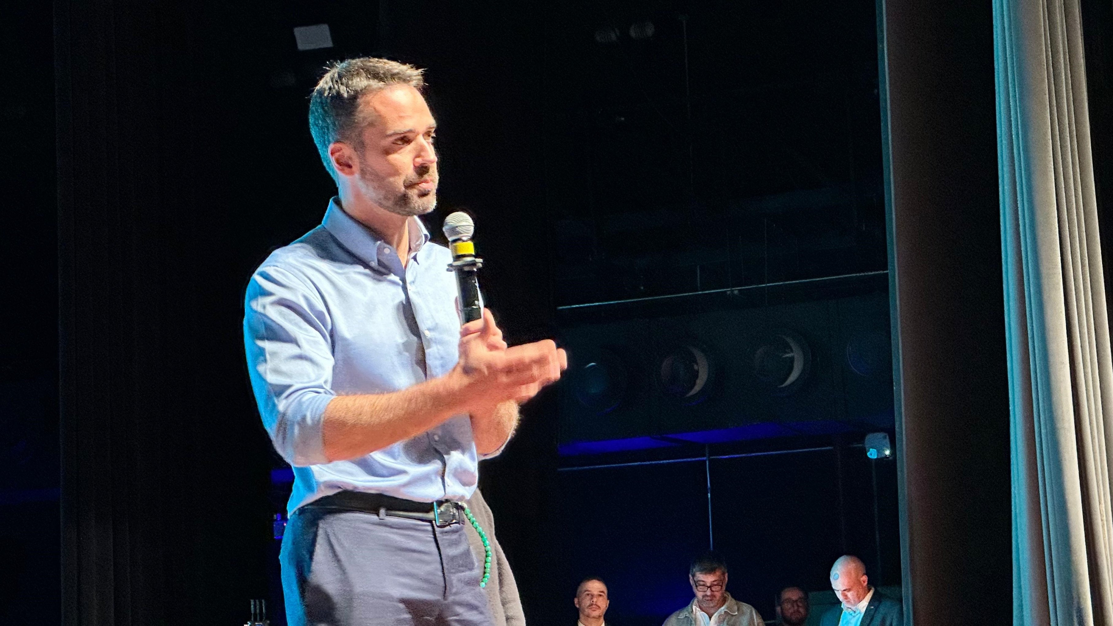 "Não podemos simplesmente fechar escolas": Eduardo Leite fala sobre ameaça de atentado a instituição de ensino em Novo Hamburgo; veja vídeo