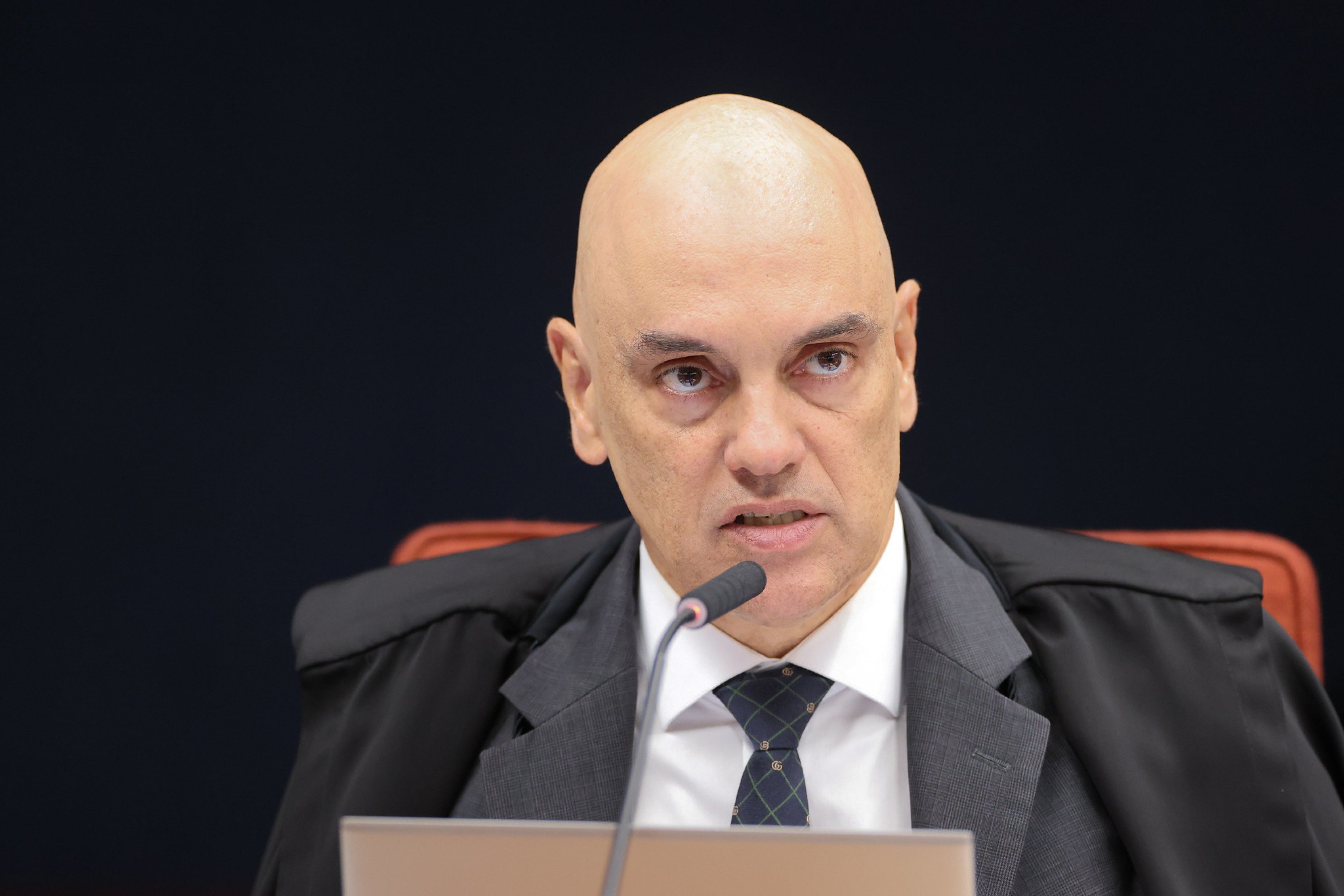 Moraes pede a Zanin que marque julgamento de Bolsonaro por plano golpista