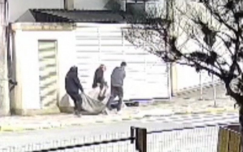 Câmeras mostram momento em que corpo de homem é abandonado | abc+