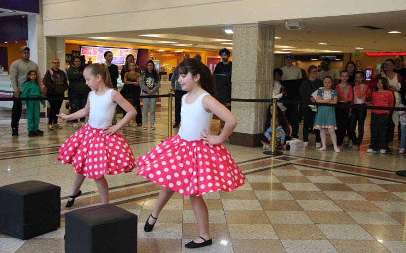 Dançando abre programação com mostra paralela no shopping | abc+