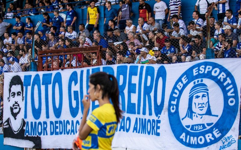 Ídolo do Aimoré, Toto ganhou até faixa da torcida