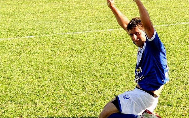 Toto comemora o gol na final da 3ª Divisão, em 2012, que deu o título ao Aimoré | abc+