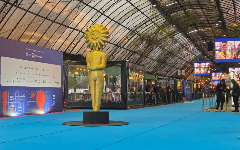 Tapete azul deu lugar ao tradicional vermelho, na passagem do Festival de Cinema