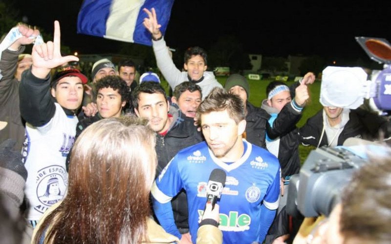 Toto em entrevista após jogo do acesso em 2013