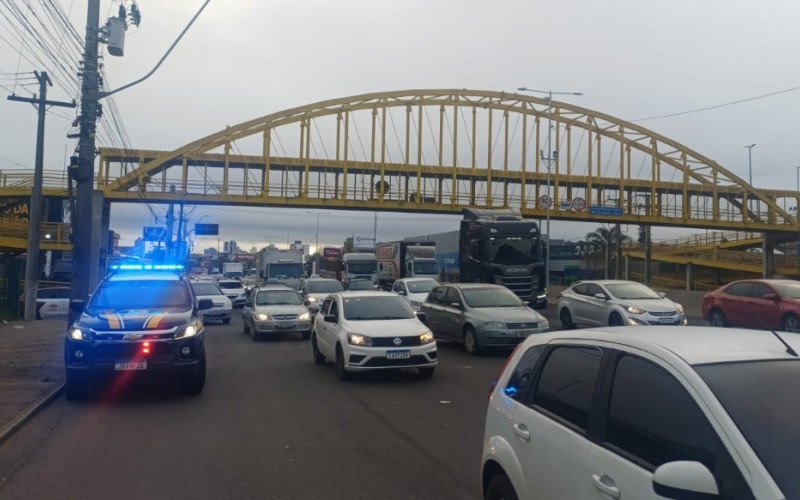 BR-116: Pedestre é atropelado no mesmo trecho onde jovens morreram em São Leopoldo | abc+