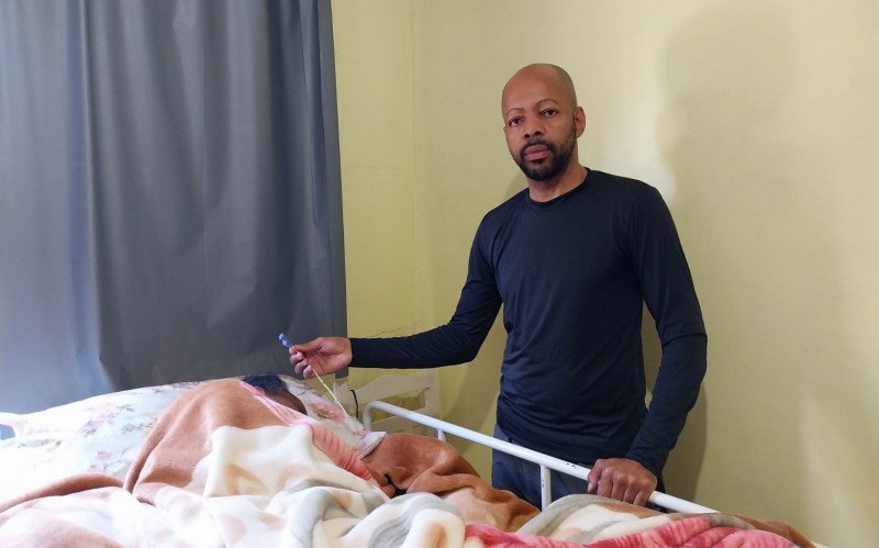 Edgar Luciano Rodrigues, 44, com a mãe | abc+