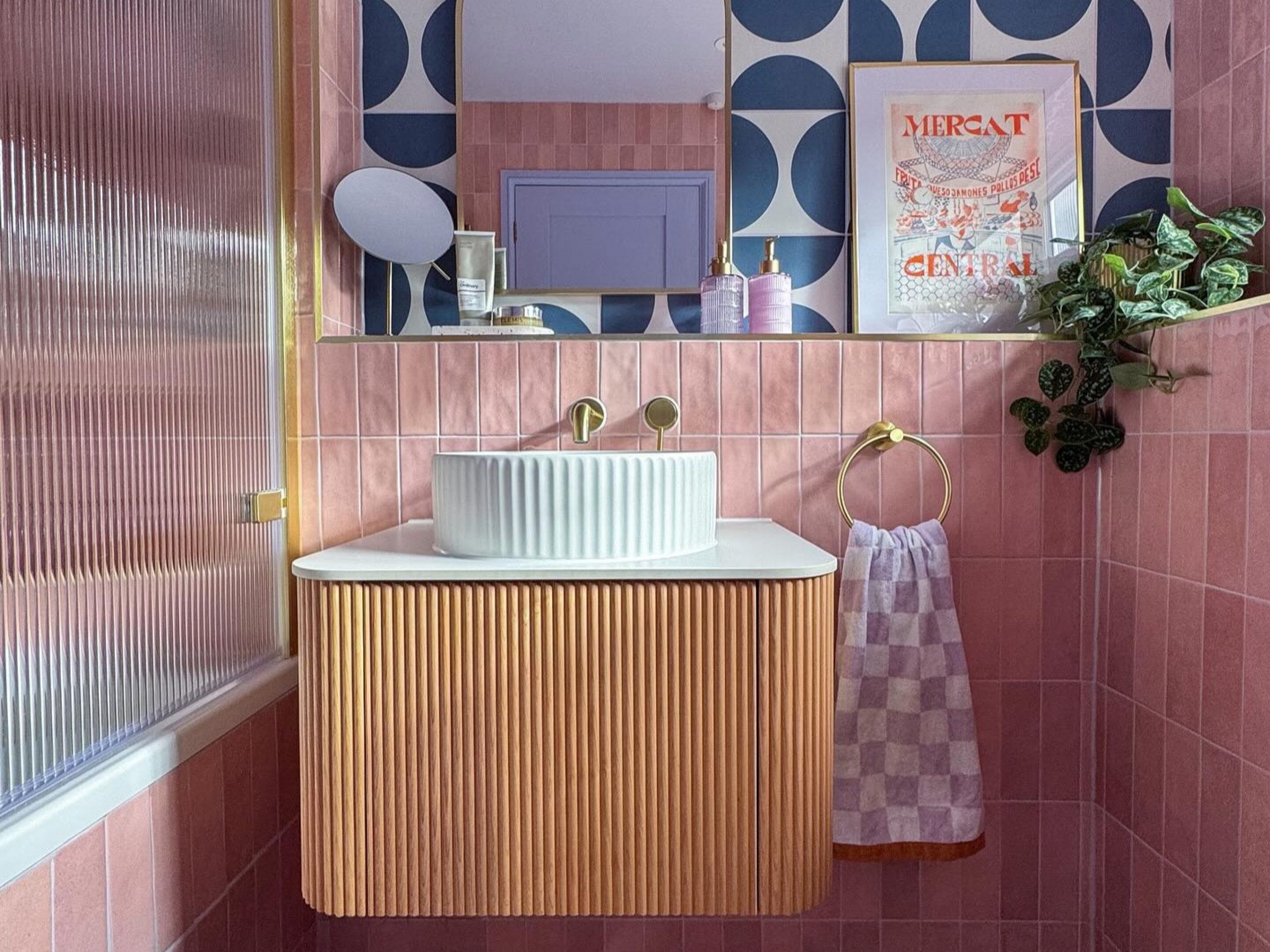 Banheiro compacto e planejado: 7 inspirações para transformar ambientes pequenos