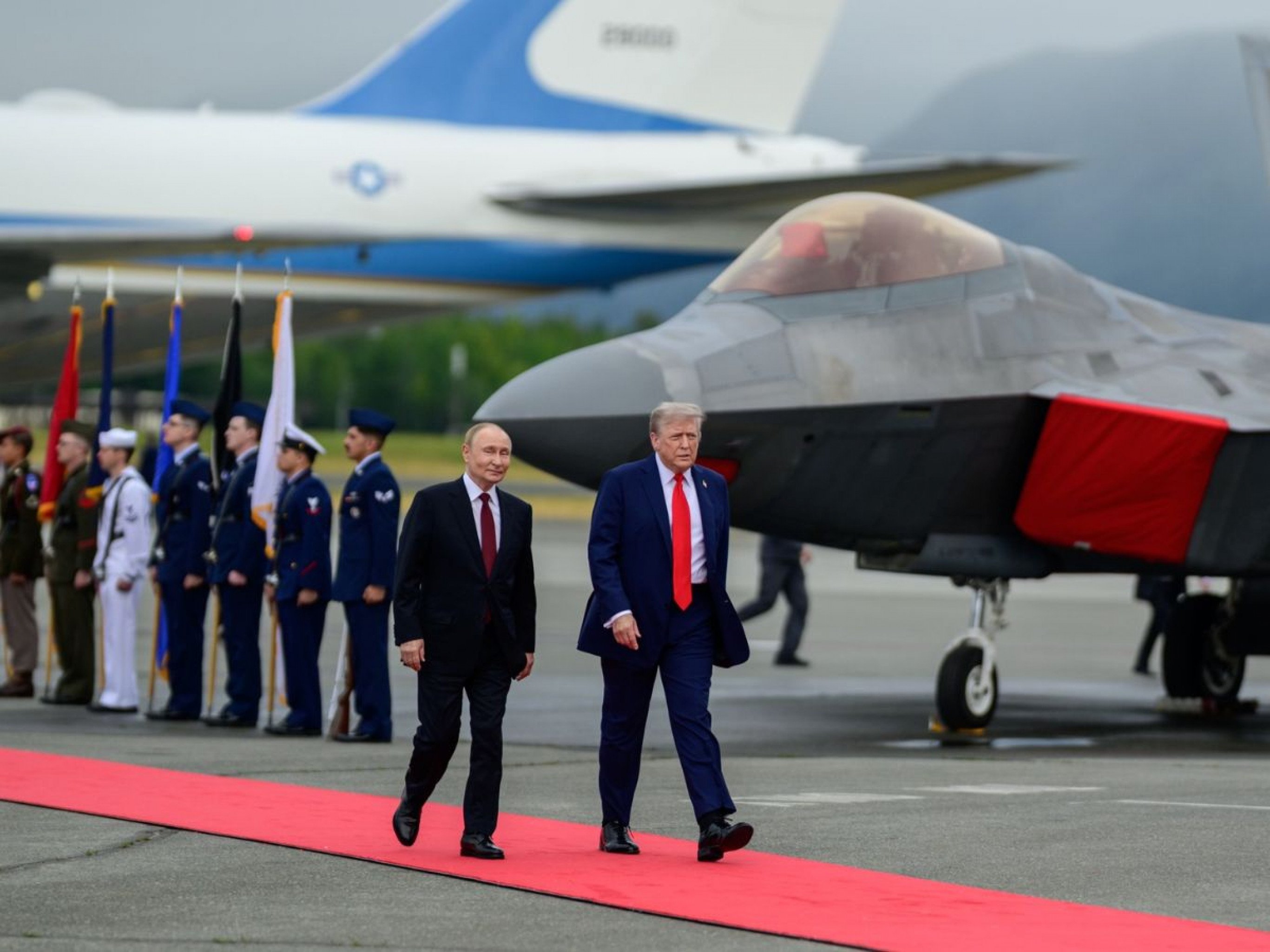 Trump diz que "ainda não estamos lá sobre um acordo" e Putin reitera exigências para fim da guerra